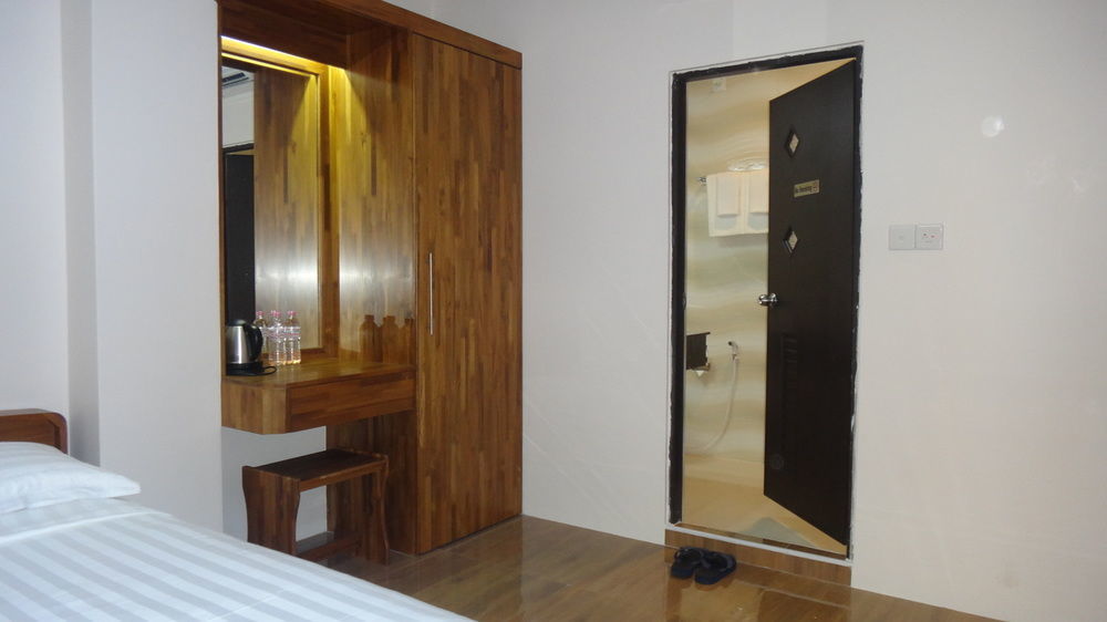 Chit Sayar Hotel Yangon Exterior foto
